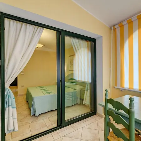 Apartman With Pool In Sos Alinos
